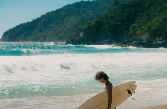 Surf Travel Friends