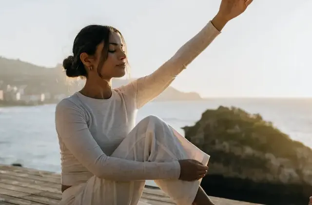Floriane Brossaud (Go With The Flo Yoga)
